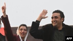 اصفه بوټو زرداري له خپل ورور بلاول بوټو زدراري سره ـ پخوانی انځور.