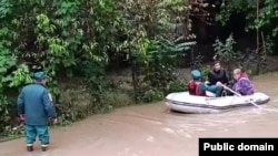 Armenia - Rescuers evacuate people from a flooded settlement in Lori. May 26, 2024.