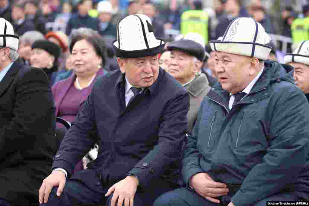 Мурдагы президент Сооронбай Жээнбеков менен Коопсуздук кеңешинин катчысы Марат Иманкулов. 21-март, 2024-жыл.&nbsp;