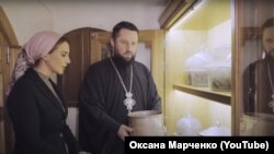 Оксана Марченко та архімандрит УПЦ (МП) Даміан (Радзіховський)