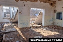 Хати, що перетворилися на руїни