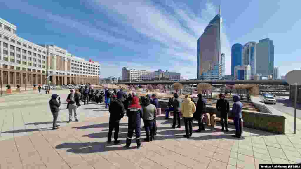 Биыл сәуірде "Өзенмұнайгаз" компаниясы тендер жариялап, бұл тендерді "Кезби" серіктестігі жеңіп алды. Ал "Өзенмұнайгаз" бен "БерӘлі Маңғыстау Company" компаниялары арасындағы келісімшарт тоқтаған. Осыдан соң Жаңаөзенде 100-ден астам адам жұмыссыз қалған.