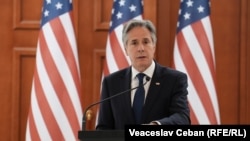 În timpul conferinței de presă, Antony Blinken a mulțumit, din nou, pentru ajutorul acordat de moldoveni refugiaților ucraineni.