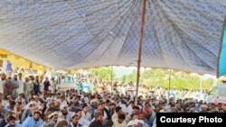 پرلت د جولای په دویمه په شیراني کي د درو پولیسانو تر وژل کېدو وروسته پیل شوی دی ـ د جولایي دویمې انځور.