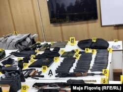 Pllaka mbrojtëse e konfiskuar në aksionin e 14 majit në Zveçan