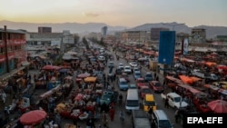 یکی از جاده های شهر کابل