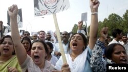 په پاکستان کې فعالان وخت په وخت د ناموس په نوم د وژنو پرضد مظاهرې کوي - انځور له ارشیفه.