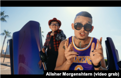 Звезды таджикских соцсетей Абдурозик и Моргенштерн в клипе «Домой».