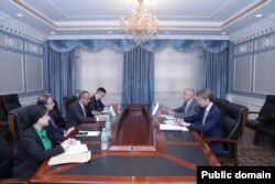 Тажикстандын Тышкы иштер министрлигиндеги жолугушуу.