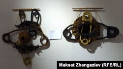 Гүлмира Сатарованын жүндөн жасаган эмгеги.