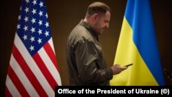 За словами Єрмака, буде «чимало зустрічей» із представниками обох партій, які підтримують Україну, командою президента США Дональда Трампа