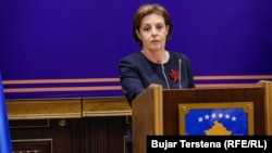 Ministrja për Punë të Jashtme dhe Diasporë e Kosovës, Donika Gërvalla, gjatë konferencës për media në Prishtinë më 16 maj 2024. 