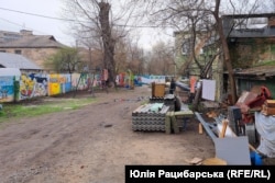 Внутрішній двір поки має такий вигляд