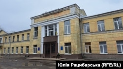 Будівля інституту, де розмістили шелтер «Добро на Амурі»