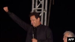 عمران خان د يو تقریر په وخت - انځور له ارشیفه