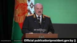 Олександр Лукашенко стверджує, що в цілому рівень злочинності в Білорусі знижується, але «зростає кількість шахрайств, вимагань і кіберзлочинів»