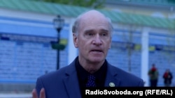 «Люди повинні бути впевнені, що не залишилося жодної перепони з точки зору її швидкого отримання», – конгресмен Білл Кітінг