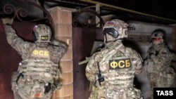 Загалом вони обшукали 10 будинків (фото ілюстративне)