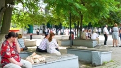 La coadă la europarlamentare, la Chișinău: „Vrem și noi în Europa”