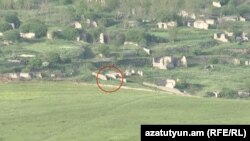 Հայաստանի և Ադրբեջանի սահմանին տեղադրված սյուներ