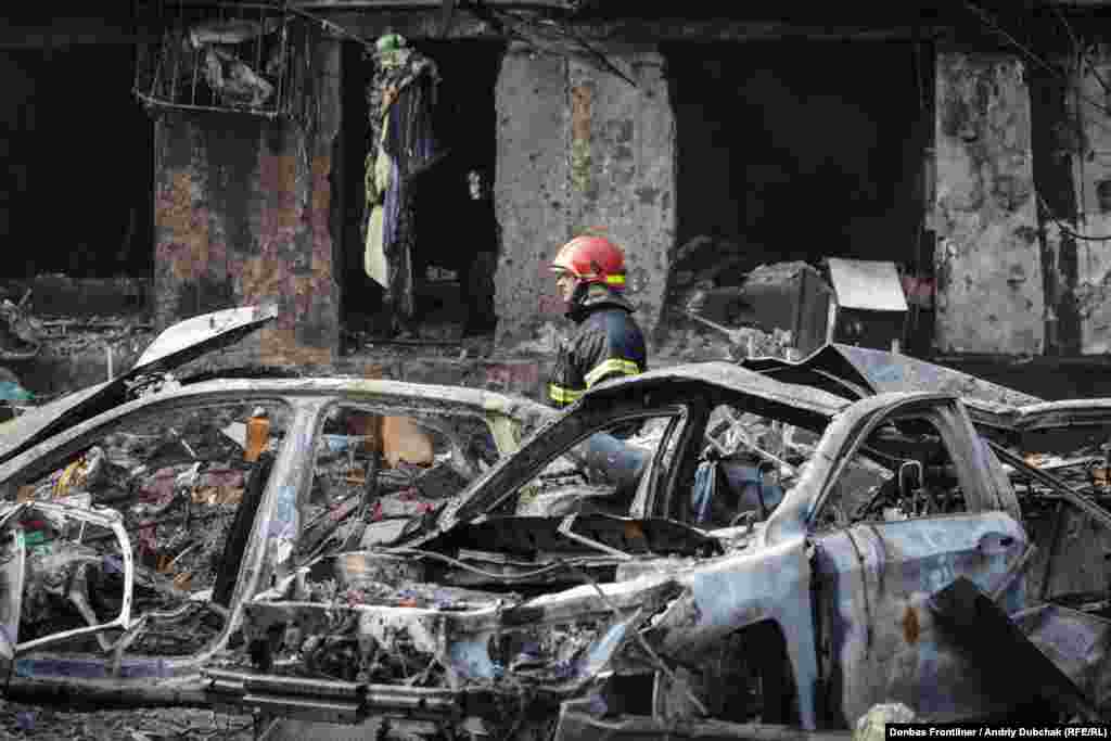 Також згоріли автомобілі