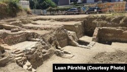 Vila rreth dy mijë vjet e vjetër në Durrës. 
