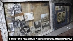 Евакуйовані істориками пано з родинними фото