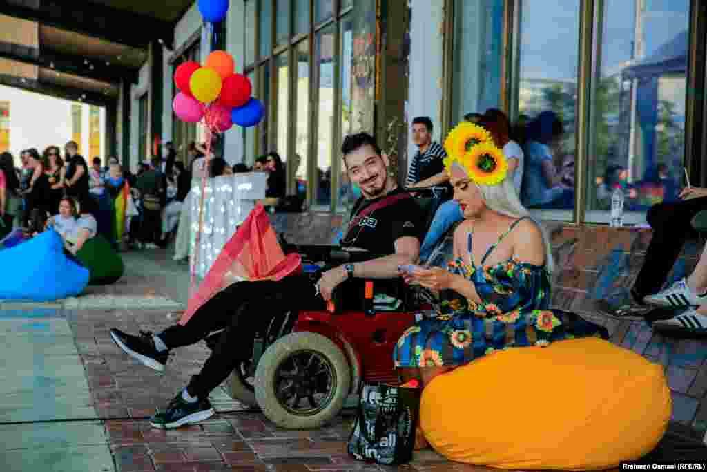 Moto prošlogodišnje Parade ponosa je bio "I u državi, i u porodici", budući da su ove dve institucije, prema rečima aktivista, glavni kočničari prava pripadnika LGBTIQ+ zajednice.