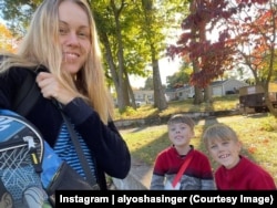 Олена Тополя нині проживає з дітьми в США