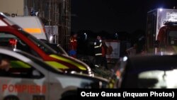 Bătrâni din „azilele groazei” sunt preluați de autorități după ce au fost ascunși înaintea perchezițiilor DIICOT într-o casă în construcție din Tunari, județul Ilfov, 11 iulie 2023.