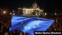 Zastave Evropske unije na protestu, 24. decembar 2023.