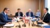 Kryeministri i Kosovës, Albin Kurti (djathtas) me presidentin serb, Aleksandar Vuçiq (majtas) dhe diplomatët e BE-së Josep Borell dhe Mirosllav Lajçak në një prej takimeve në Bruksel.