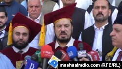 غلام علي د اکتوبر پر ۱۴مه د سیدو شریف طب پوهنځي تر فراغت تر غونډې وروسته له خبریالانو سره د خبرو پر مهال.