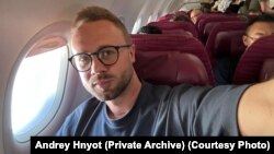 Andrei Hniot a stat șapte luni într-o închisoare din Belgrad înainte de a fi plasat în arest la domiciliu, în luna iunie a acestui an. 