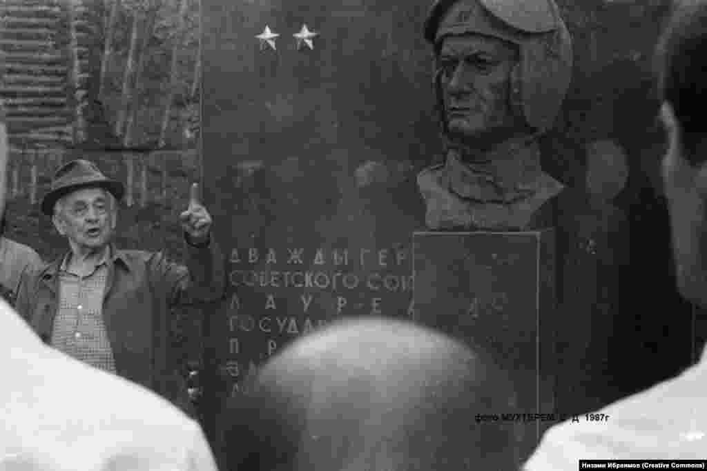 Протест чарасында катнашучылар