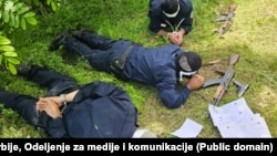 Fotografija Ministarstva unutrašnjih poslova Srbije o kosovskim policajcima koji su navodno uhapšeni kada su ušli na teritoriju Srbije.