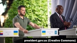 Президент України Володимир Зеленський і президент Південно-Африканської Республіки (ПАР) Сирил Рамафоса (праворуч) під час пресконференції у Києві, 16 червня 2023 року