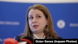  „Există soluţii în cazul în care această perioadă se prelungeşte, vom prelungi şi noi anul şcolar”, spune ministrul Educației, Ligia Deca.