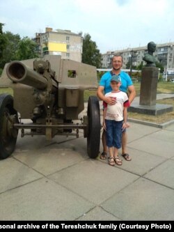 Олександр Терещук з татом. Фото з особистого архіву родини