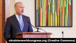 Президент Світового конгресу українців Павло Ґрод під час виступу на саміті СКУ в Румунії. Бухарест, квітень 2024 року 