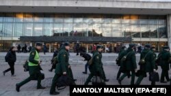 Санкт-Петербургдагы аскерлер. 