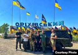 Передача автомобіля 38 бригаді морської піхоти. Оріхів, Запорізька область, квітень 2024