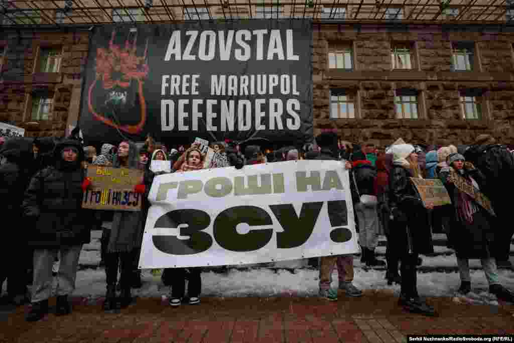 На мітингу зібралися кількасот людей