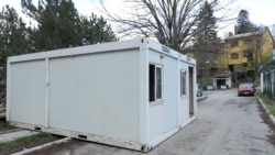 Nis instalimi i kontejnerëve për votim 