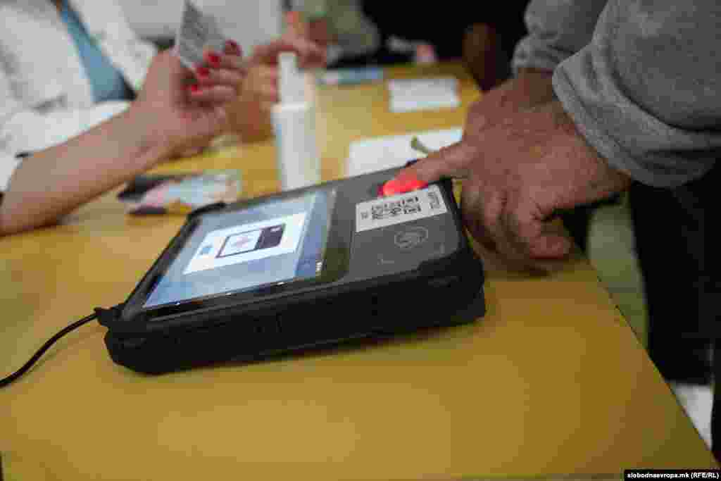 Шеф на државата со непосредно гласање се избира по седми пат, додека парламентарните избори се 11-ти по ред од 1990 година.