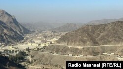 گزارش می‌افزاید که دو پوستۀ پاکستانی در نتیجه تیراندازی از جانب افغانستان منهدم گردید.
