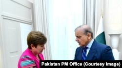 د پاکستان وزیراعظم شهباز شریف د پیسو د نړیوال صندوق له مشرې کريسټالينا جیورجيیوا سره: انځور له ارشیفه