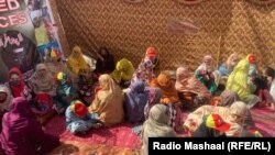 د بلوچستان نیشنل ګوند مېنګل ډلې غړي او نور فعالان د فبرورۍ پر ۲۵مه په کوټه کې د احتجاج پر مهال.