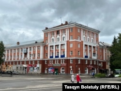 Clădire din centrul orașului Ridder.