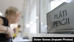 După ce a micșorat subvențiile pentru bugetul de pensii în urmă cu două luni, Guvernul acordă acum bani din fondul de rezervă pentru plata lor.